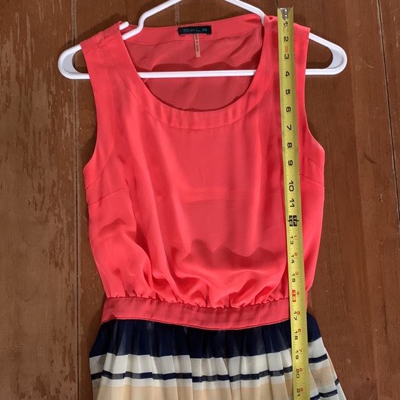 Summer Open Back Dress - Picture 9 of 11